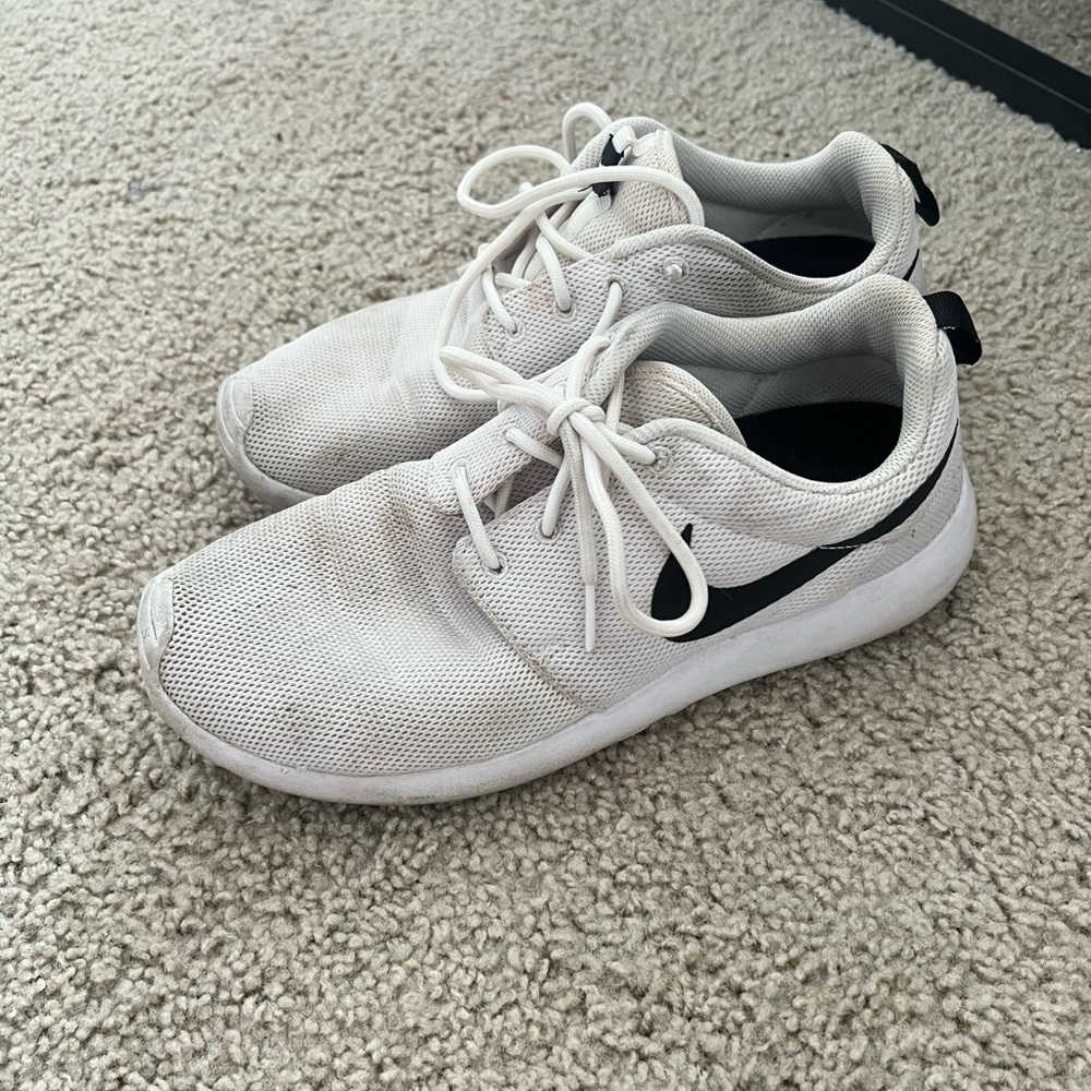 Nike Rosche - image 1